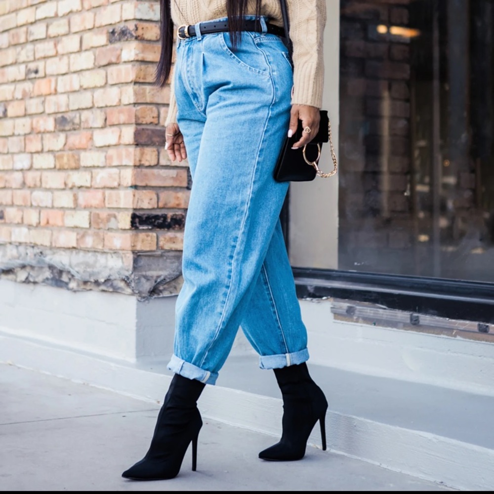 High Rise Mom Jeans - Medium Wash